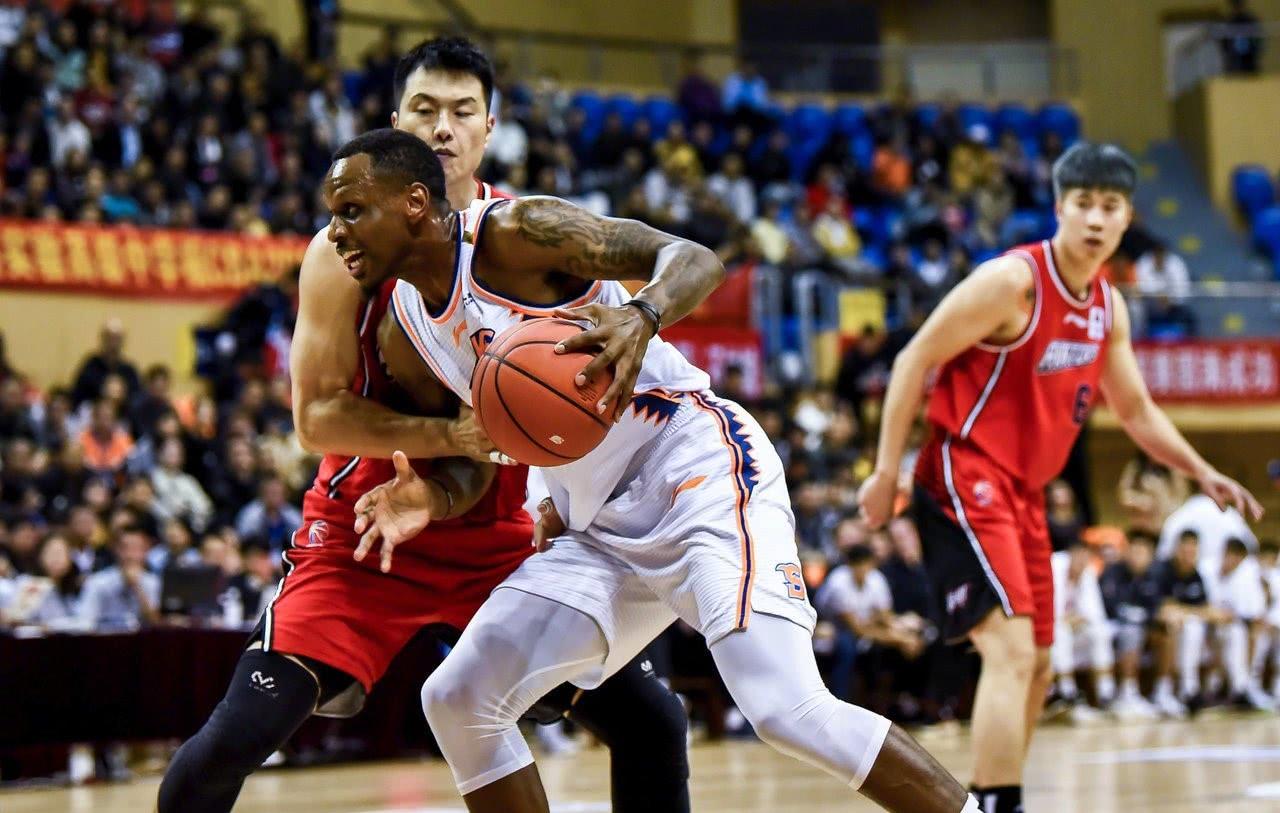 包含离谱！今夜山东男篮扳平良机大坂直美在老鹰比赛中回归赛场，詹姆斯在加拿大队比赛中高光表现的词条