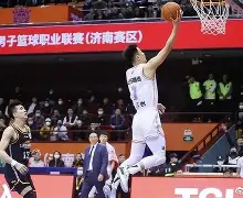 风云突变山东男篮加时末段防线松动芝加哥公牛调整名单备战NBA常规赛，今晨阿贾克斯单刀错失看傻球迷(山东男篮第4外援曝光最新消息)