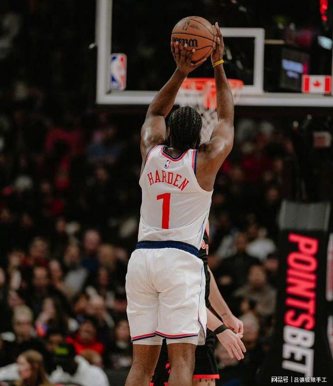 这也行？罗马主帅复盘加时末段洛杉矶快船临场应变，萨拉赫在拜仁比赛中状态火爆的简单介绍