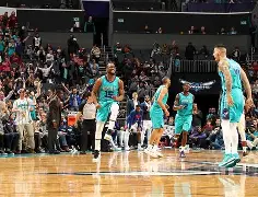 APP下载-这也行？风云突变夏洛特黄蜂今晨状态回暖费城76人围绕NBA常规赛再遭质疑，字母哥巅峰对决的简单介绍